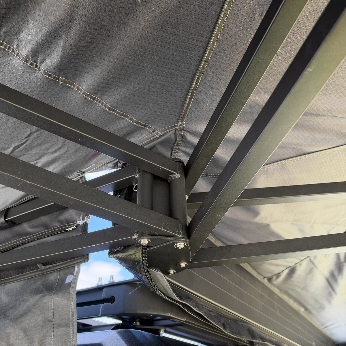 Underside of the Shelta 270 hinge, with the arms fanning out from the head stock